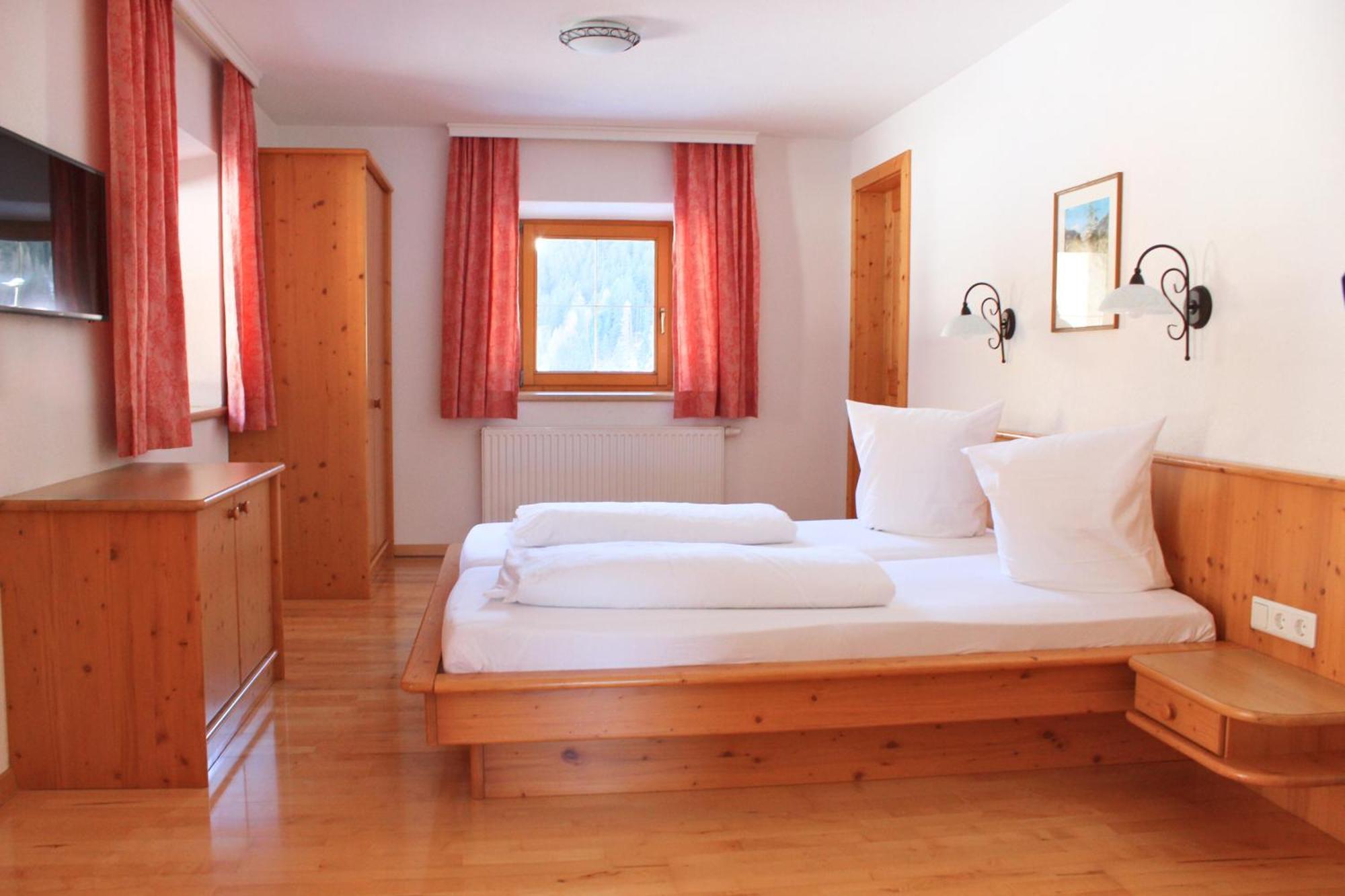 Haus Trisanna Apartment Galtur Bagian luar foto